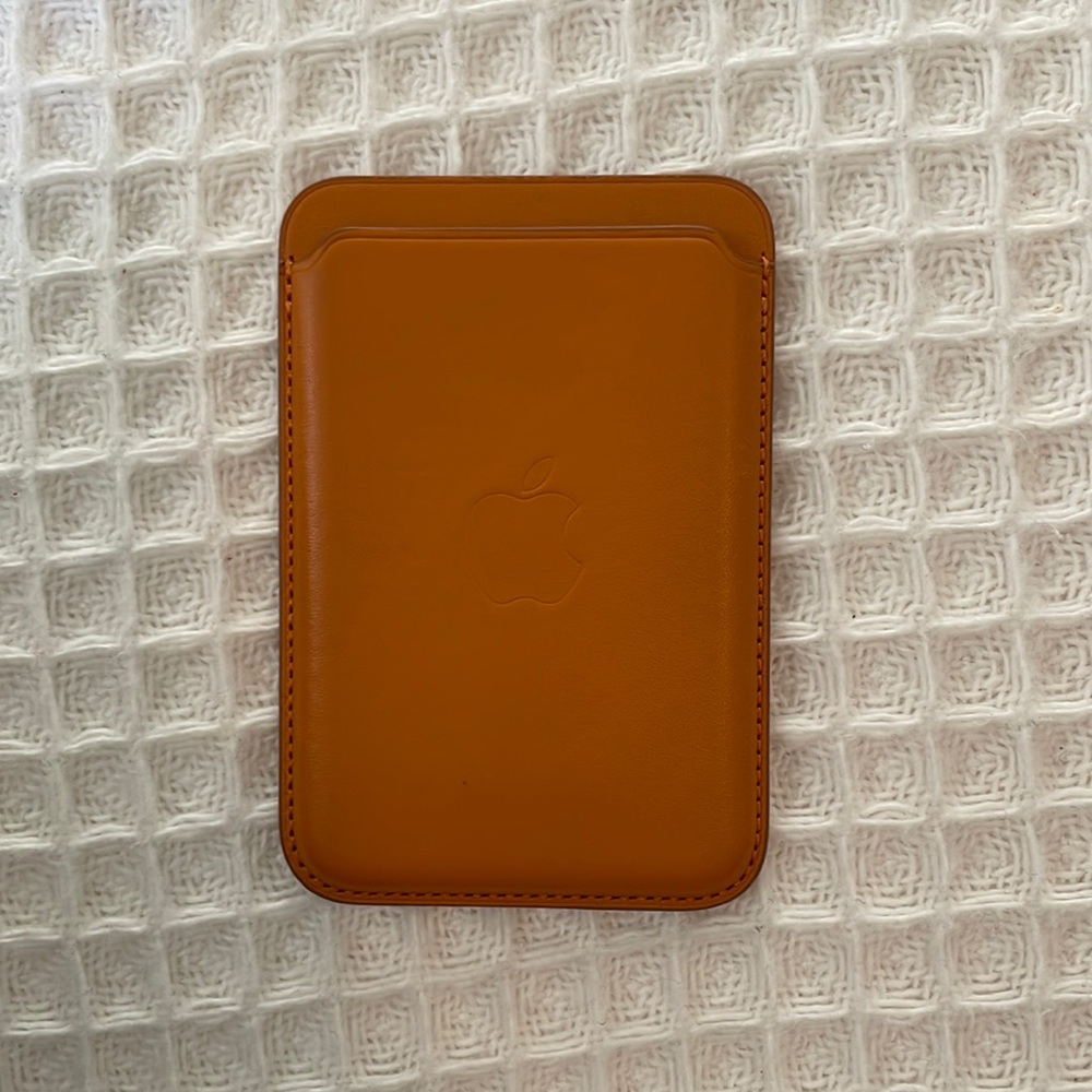 Apple MagSafe wallet